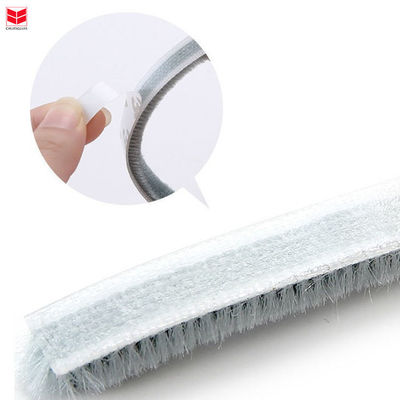 Самоклеящаяся шерстяная стежка Погодные полосы для стеклянных дверей и окон Противоветрительный и пылестойкий ISO9001 2008 Сертифицированный настраиваемый