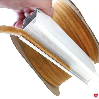 100% PP Дверные погодные полоски Спилки Погодные полоски для окон Противопылевые Силиконовые / несиликоновые Тип для строительства